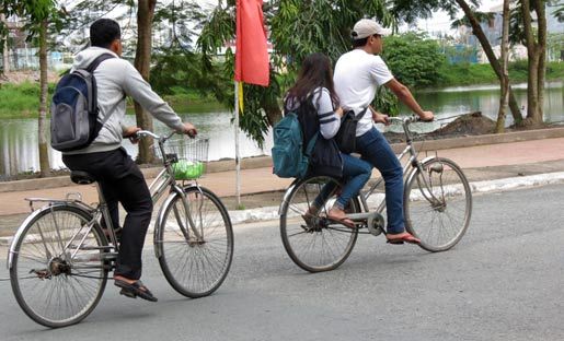 Đại học, sinh viên, cấm, dép lê, quần jeans Đại học, sinh viên, cấm, dép lê, quần jeans