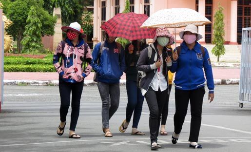 Đại học, sinh viên, cấm, dép lê, quần jeans Đại học, sinh viên, cấm, dép lê, quần jeans