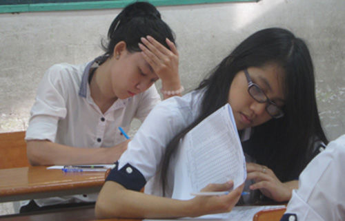 Học sinh lớp 12 vừa ôn thi đại học vừa chờ Quy chế của Bộ