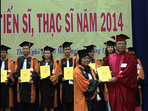 Tốt nghiệp 38 chương trình sau đại học ĐH Khoa học xã hội nhân văn 