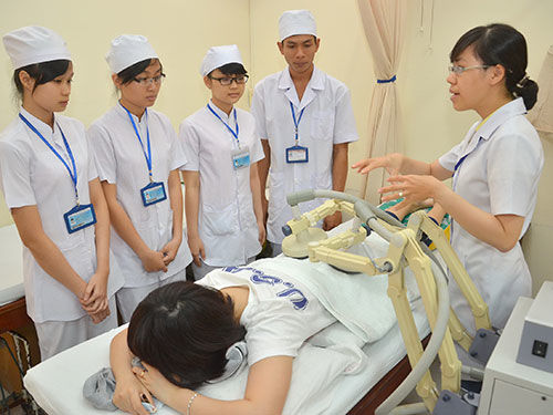 Dừng tuyển sinh ngành y dược trường đào tạo trái ngành