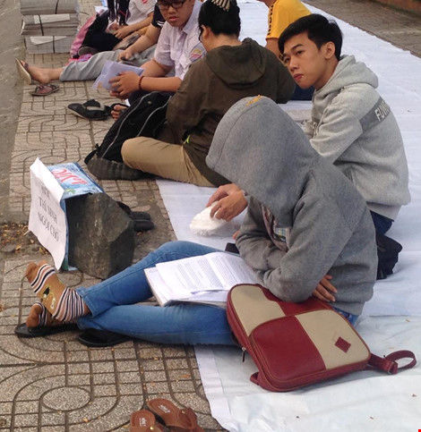 Muôn kiểu ôn bài trước giờ thi