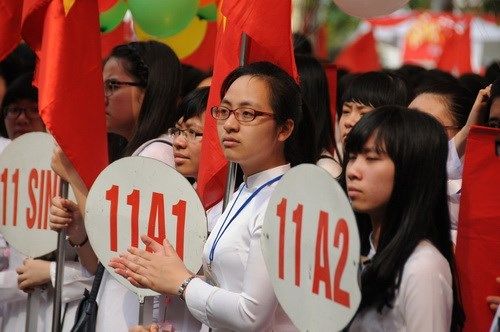 Bộ trưởng Phạm Vũ Luận dự kỷ niệm 95 năm thành lậpTrường THPT chuyên Lê Hồng Phong - Ảnh 3
