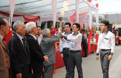Bộ trưởng Phạm Vũ Luận dự kỷ niệm 95 năm thành lậpTrường THPT chuyên Lê Hồng Phong - Ảnh 4