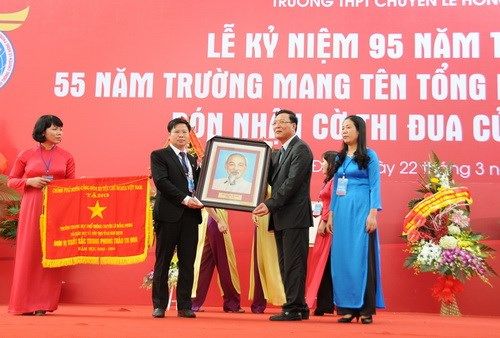 Bộ trưởng Phạm Vũ Luận dự kỷ niệm 95 năm thành lậpTrường THPT chuyên Lê Hồng Phong   - Ảnh 7