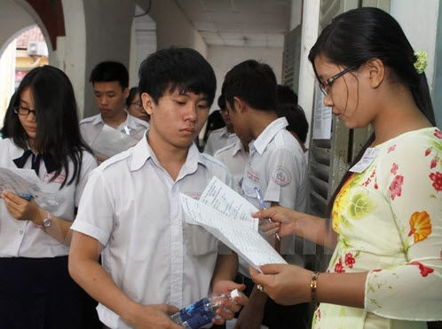 Kỳ thi THPT quốc gia 2015: Thí sinh thấp thỏm chờ ...cụm thi Kỳ thi THPT quốc gia 2015: Thí sinh thấp thỏm chờ ...cụm thi