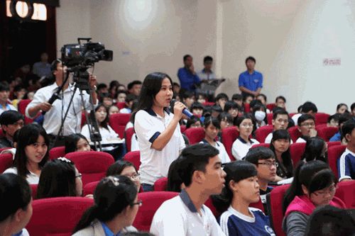 Nộp hồ sơ đăng ký dự thi  tại cụm thi được không ?