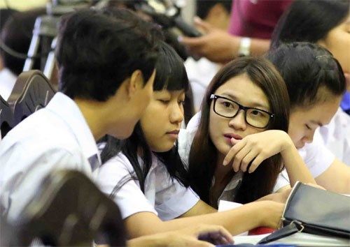 Học sinh thường có nhiều thắc mắc, đặt ra nhiều câu hỏi trong các chương trình Tư vấn mùa thi của Báo Thanh Niên - Ảnh: Đào Ngọc Thạch