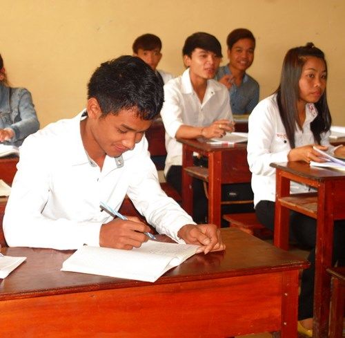 Thương lắm học sinh Pa Cô cõng gạo, xa nhà đi học  - Ảnh 3