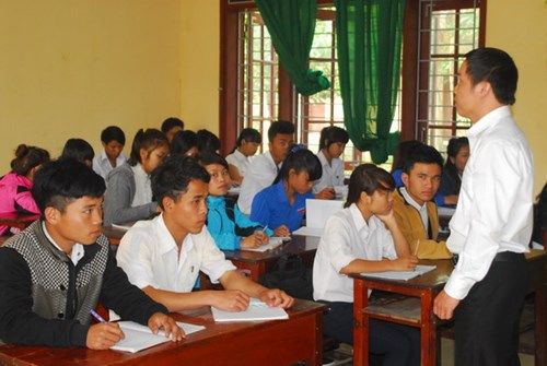 Thương lắm học sinh Pa Cô cõng gạo, xa nhà đi học  - Ảnh 4