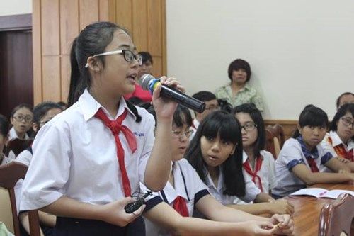 Em Trần Nguyễn Thụy Khanh bày tỏ ý kiến với lãnh đạo Sở  