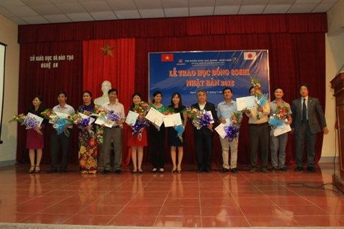 Trao 102 suất học bổng SOSHI cho học sinh THPT Nghệ An  - Ảnh 6