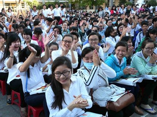 Rất đông học sinh TP.Cà Mau tham gia chương trình Tư vấn mùa thi vào chiều tối qua  