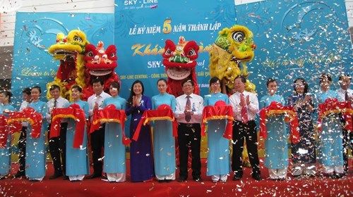Hệ thống giáo dục chất lượng cao Sky-Line cắt băng khánh thành cơ sở 2.