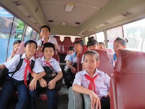 Tăng cường quản lý đưa đón học sinh đi học bằng xe buýt
