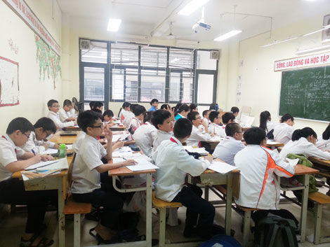 Nhiều trường THCS ở Hà Nội bắt đầu phát hành hồ sơ xét tuyển vào lớp 6 - Ảnh 1