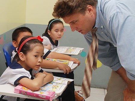 Quản lý hoạt động của tổ chức, cá nhân người nước ngoài trong ngành Giáo dục
