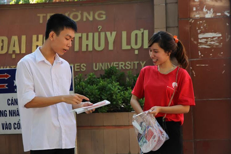 Sinh viên British University Vietnam đồng hành cùng chương trình “Tiếp sức mùa thi 2015”