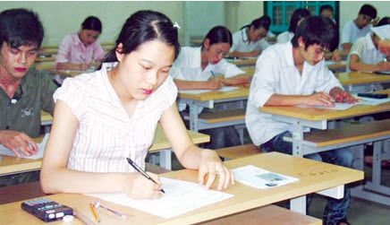 Điểm thi sẵn sàng, thí sinh căng mình ôn tập