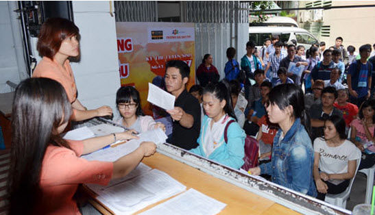 Tuyển sinh 2015: Ngày đầu thí sinh nhận giấy báo dự thi