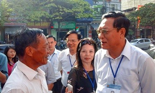 Bộ trưởng Phạm Vũ Luận thị sát trường thi môn Toán Bộ trưởng Phạm Vũ Luận thị sát trường thi môn Toán