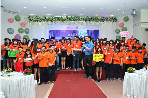 Lễ khai giảng "bùng cháy" của sinh viên FPT Greenwich