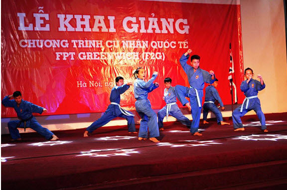 Lễ khai giảng "bùng cháy" của sinh viên FPT Greenwich