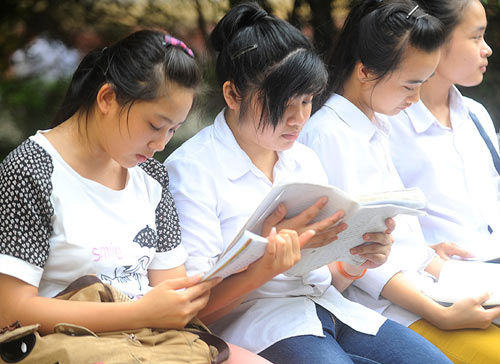 Đề xuất bỏ hẳn việc thi và xét tốt nghiệp THPT