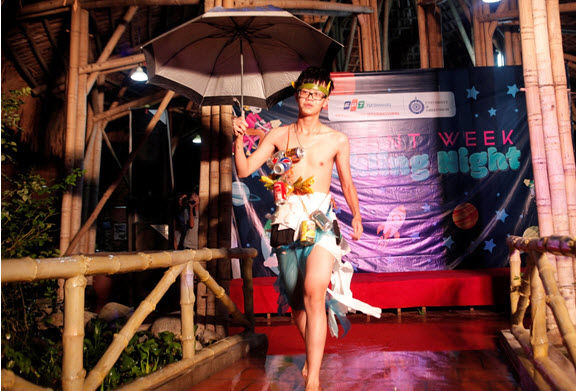 Độc đáo show diễn thời trang chào năm học mới của tân sinh viên FPT Greenwich