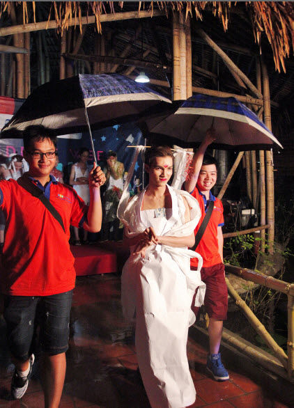 Độc đáo show diễn thời trang chào năm học mới của tân sinh viên FPT Greenwich