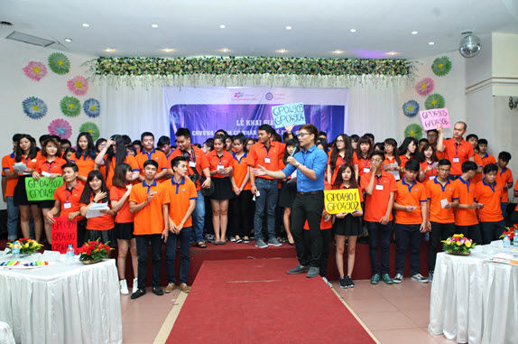 Độc đáo show diễn thời trang chào năm học mới của tân sinh viên FPT Greenwich