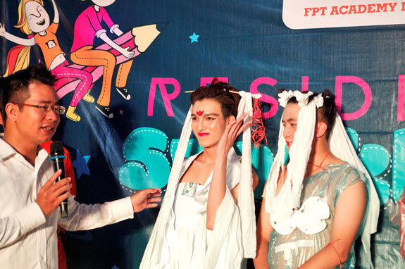 Độc đáo show diễn thời trang chào năm học mới của tân sinh viên FPT Greenwich