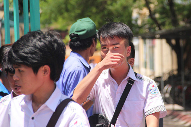 Ngày đầu thi tốt nghiệp THPT quốc gia: Nhiều thí sinh vắng mặt Ngày đầu thi tốt nghiệp THPT quốc gia: Nhiều thí sinh vắng mặt