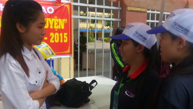  Nhiều thí sinh ra khỏi phòng thi sớm môn Toán