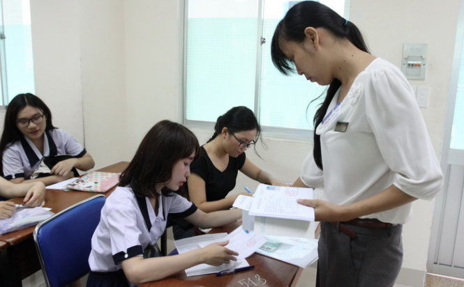 Nộp hồ sơ xét tuyển vào hai trường được không?