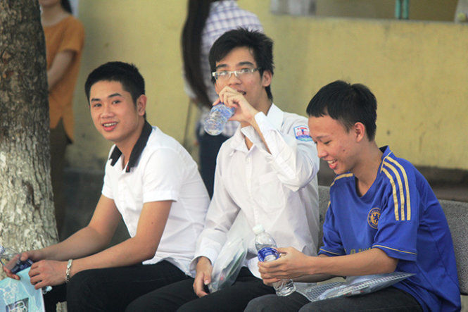 Thí sinh lo đề thi vật lý sẽ ...lạ Thí sinh lo đề thi vật lý sẽ ...lạ