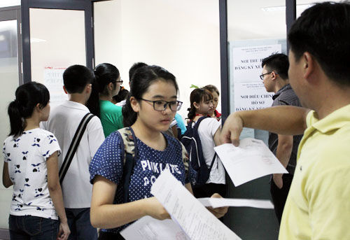 Gần đến ngày chốt, thí sinh điểm cao mới nộp hồ sơ xét tuyển