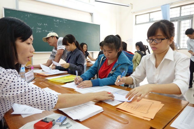  Hối hả nộp, rút hồ sơ xét tuyển 