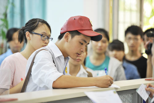 Thí sinh \'loanh quanh\' điểm sàn nên cân nhắc kỹ