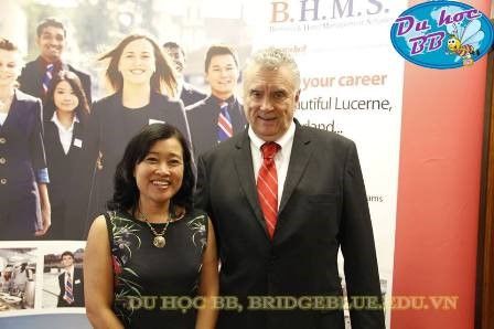 Gặp trực tiếp đại diện trường BHMS, phỏng vấn học bổng. Gặp trực tiếp đại diện trường BHMS, phỏng vấn học bổng.