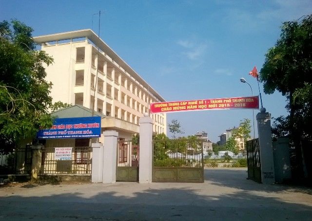 Gần 100 HS bị chậm học vì trường chưa kí hợp đồng