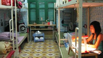 Sinh viên nghèo sẽ thêm khó