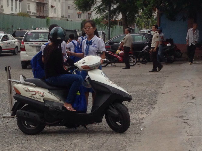 "Quẳng" con cho giáo viên, con bị gì về tâm lý?