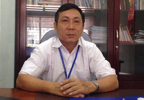 Sinh viên đi học trễ, trường “nhốt” ngoài cổng cả tiếng