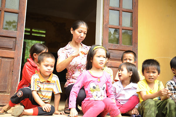 Thương cảnh phòng học 3 lớp, 6 học sinh, 1 giáo viên