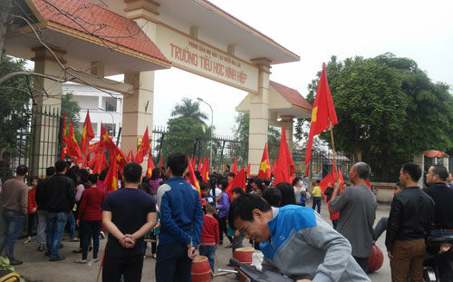 1.000 học sinh Ninh Hiệp trở lại trường