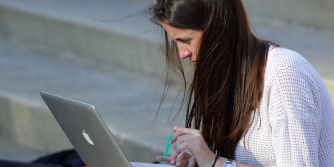 Du học sinh Mỹ đi làm thêm nên chọn công việc nào để có lương cao?