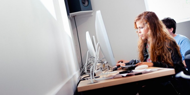 Du học sinh Mỹ đi làm thêm nên chọn công việc nào để có lương cao?