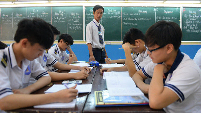 Bắt đầu nhồi học sinh