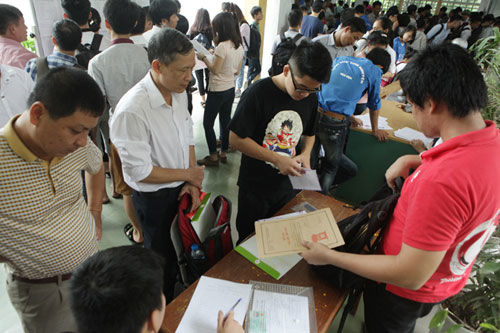 HN: Học sinh lớp 12 sẽ thi học kì I giống như thi THPT Quốc gia